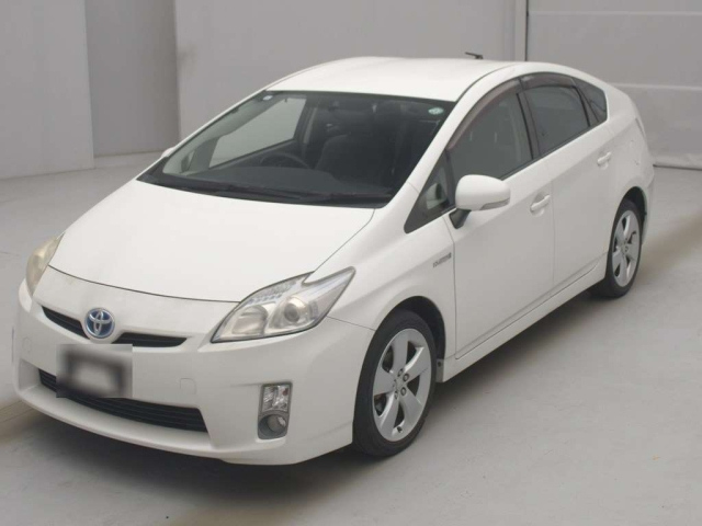 TOYOTA PRIUS — фото
