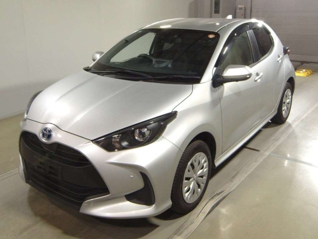 TOYOTA YARIS — фото
