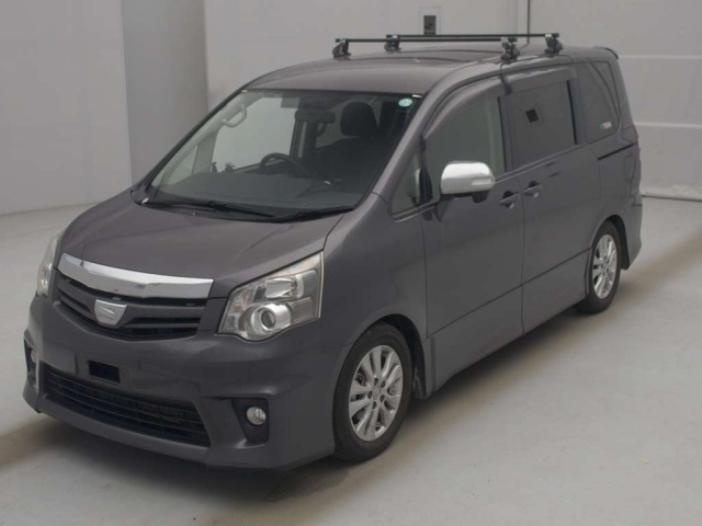 TOYOTA NOAH — фото