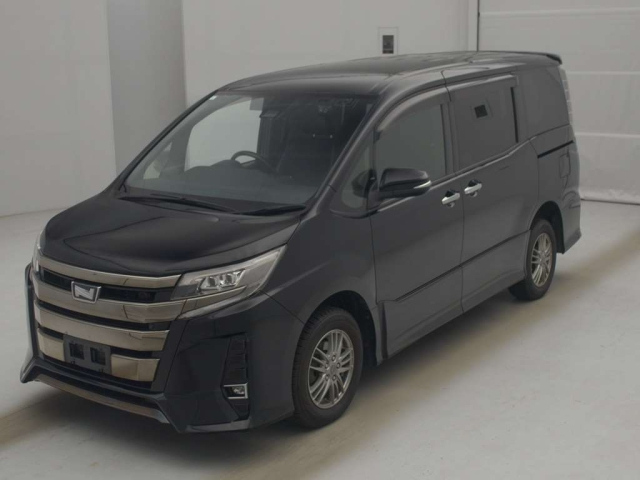 TOYOTA NOAH — фото