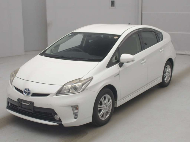 TOYOTA PRIUS — фото