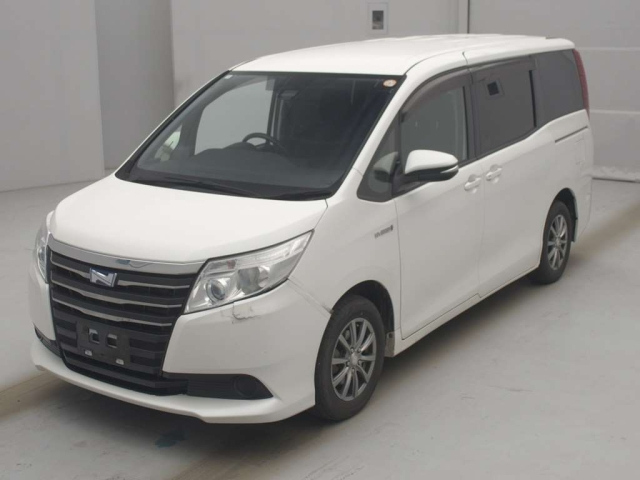 TOYOTA NOAH — фото