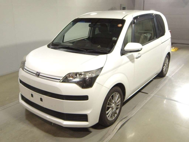 TOYOTA PORTE — фото