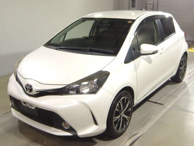 TOYOTA VITZ — фото