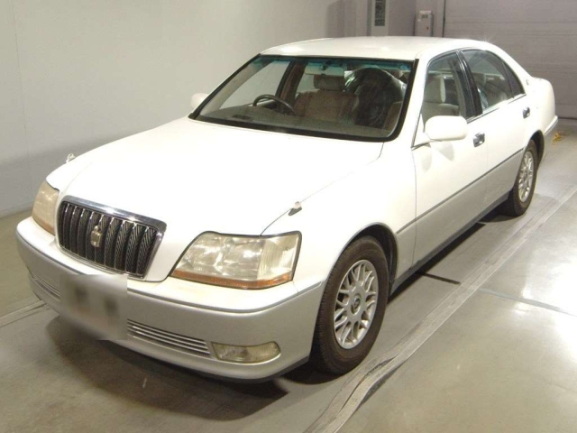 TOYOTA CROWN — фото