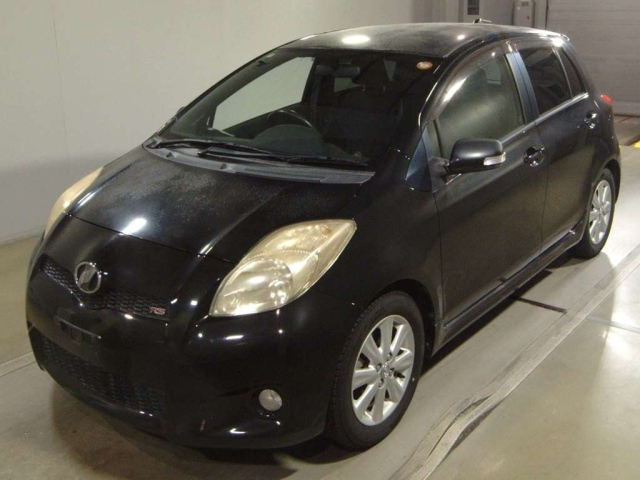 TOYOTA VITZ — фото