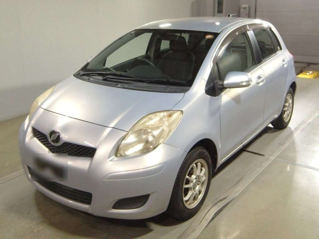 TOYOTA VITZ — фото