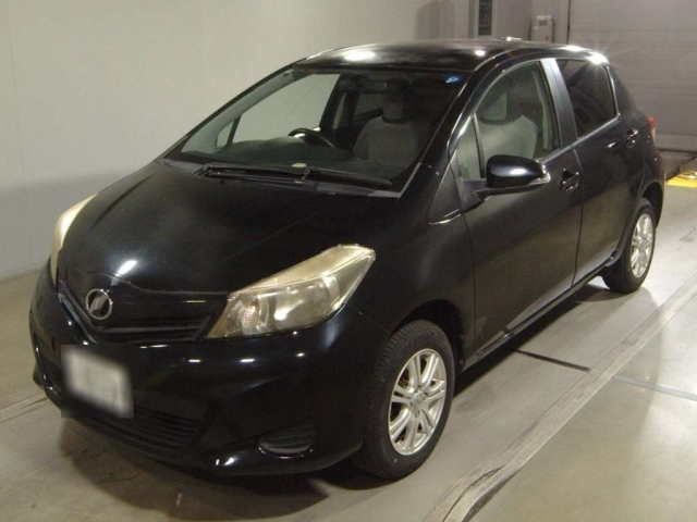 TOYOTA VITZ — фото