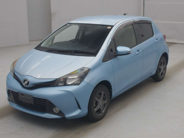 TOYOTA VITZ — фото