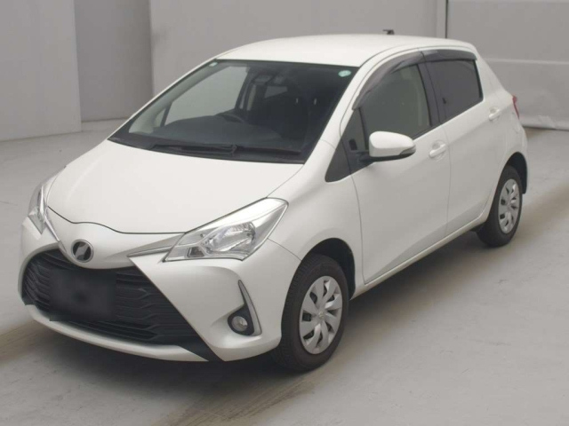TOYOTA VITZ — фото