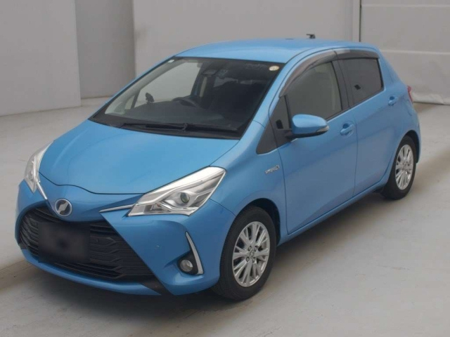TOYOTA VITZ — фото