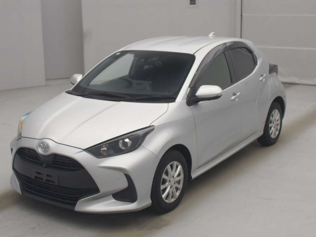 TOYOTA YARIS — фото