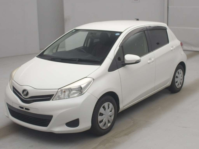 TOYOTA VITZ — фото