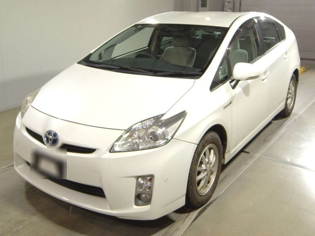 TOYOTA PRIUS — фото