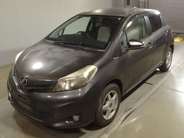 TOYOTA VITZ — фото
