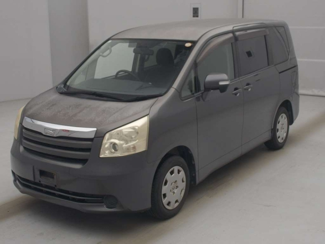 TOYOTA NOAH — фото