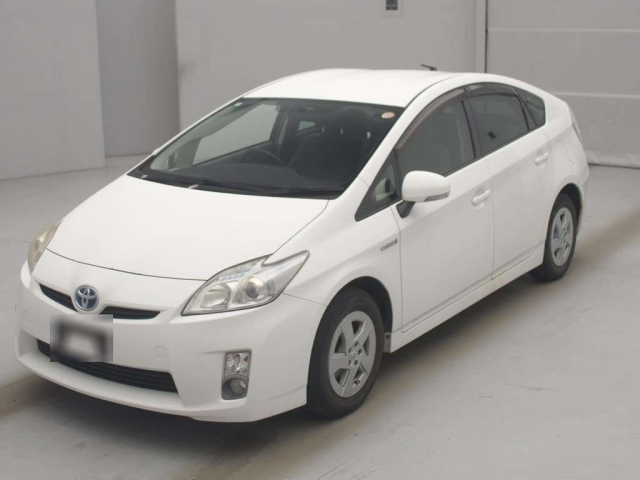 TOYOTA PRIUS — фото