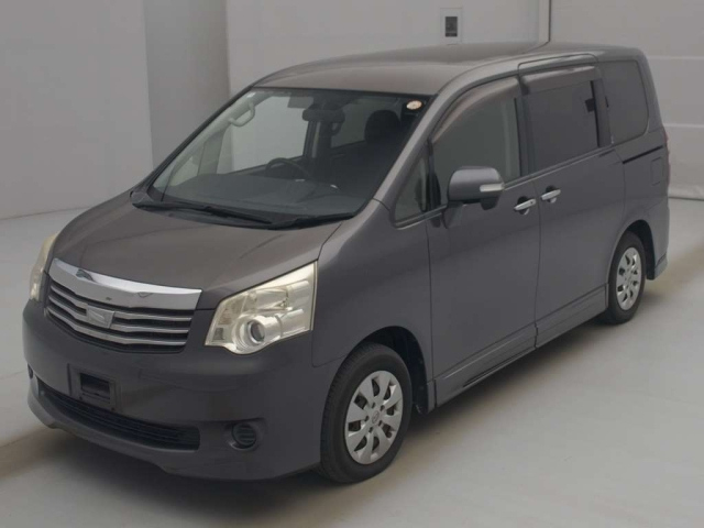 TOYOTA NOAH — фото