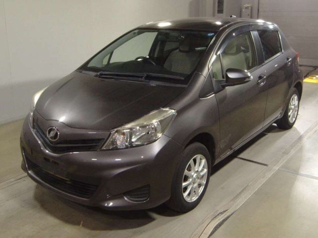 TOYOTA VITZ — фото