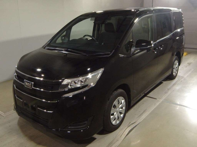 TOYOTA NOAH — фото