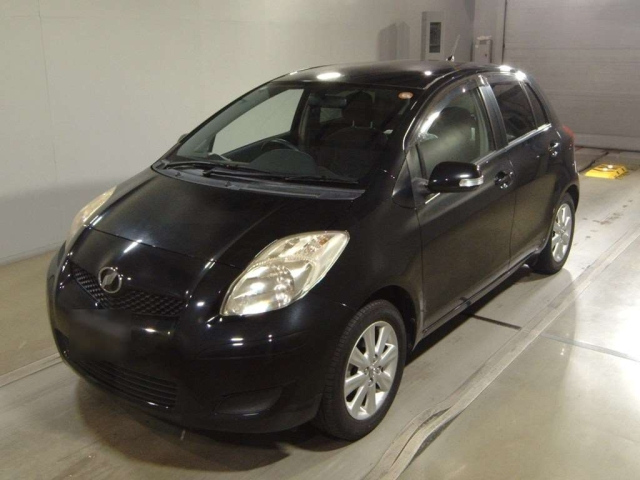 TOYOTA VITZ — фото