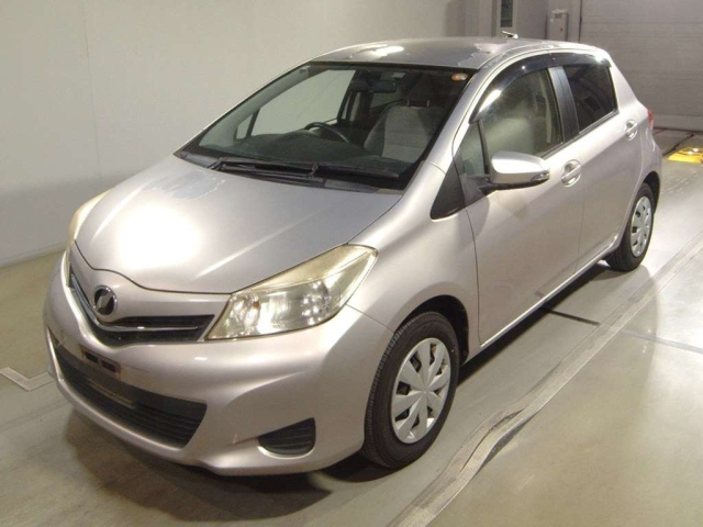TOYOTA VITZ — фото