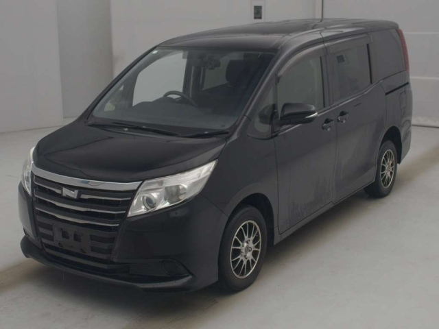 TOYOTA NOAH — фото
