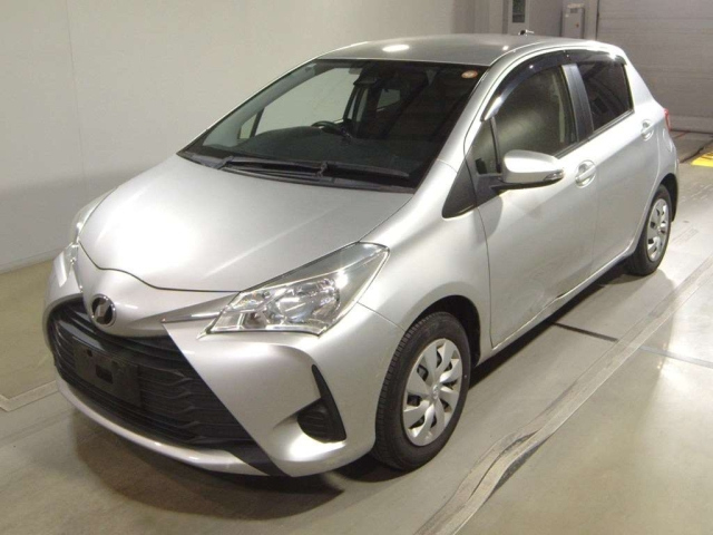 TOYOTA VITZ — фото