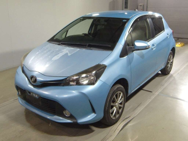 TOYOTA VITZ — фото