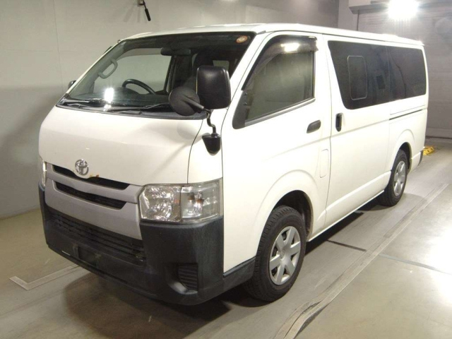 TOYOTA HIACE — фото