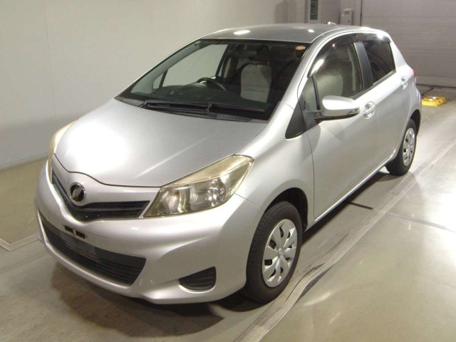 TOYOTA VITZ — фото