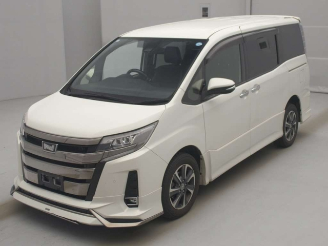 TOYOTA NOAH — фото