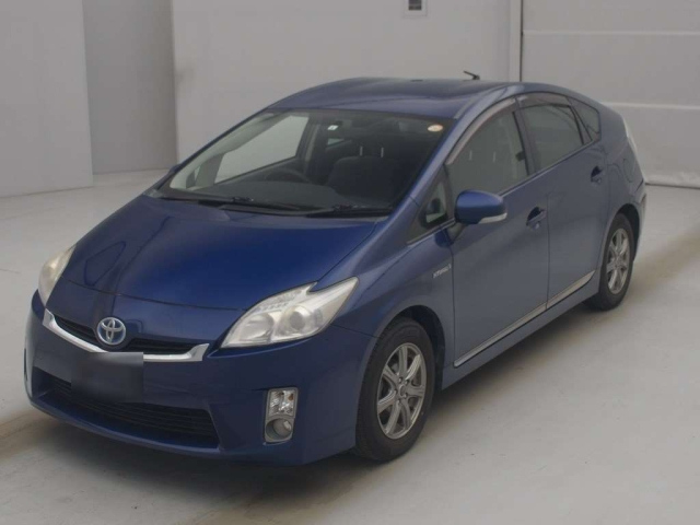 TOYOTA PRIUS — фото