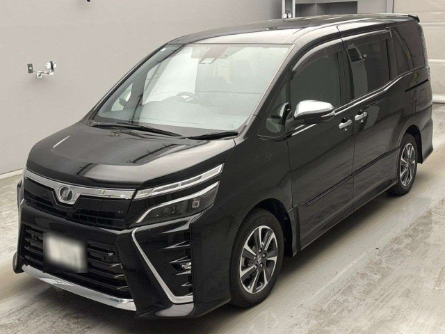 TOYOTA VOXY — фото