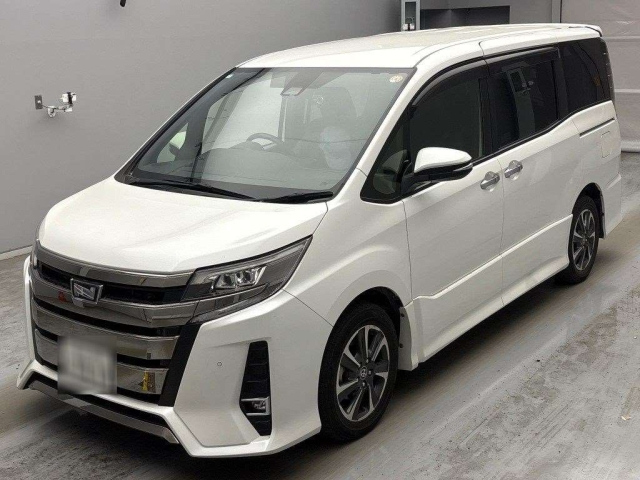 TOYOTA NOAH — фото