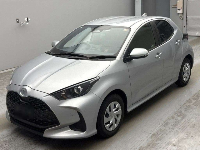 TOYOTA YARIS — фото