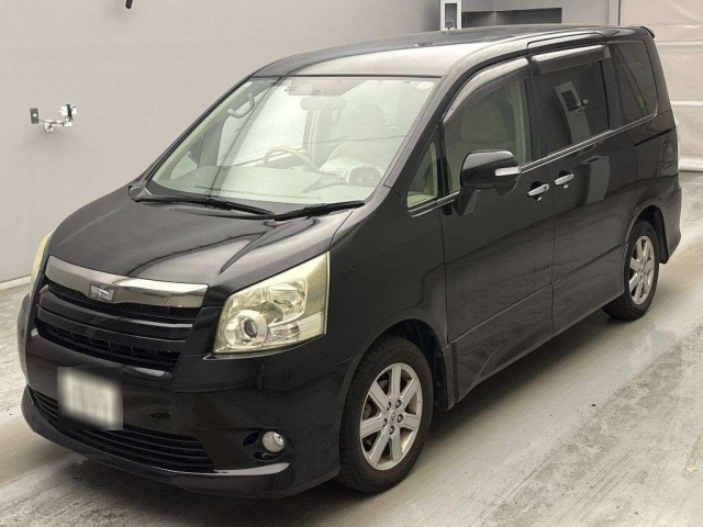 TOYOTA NOAH — фото