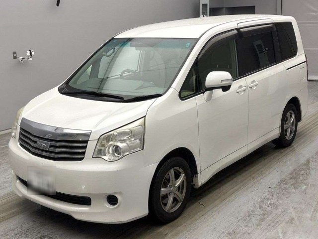TOYOTA NOAH — фото