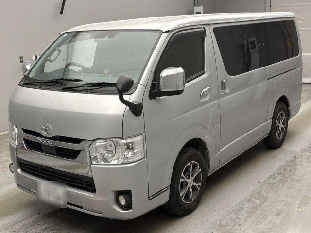 TOYOTA HIACE — фото