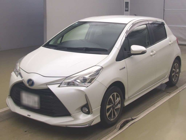 TOYOTA VITZ — фото