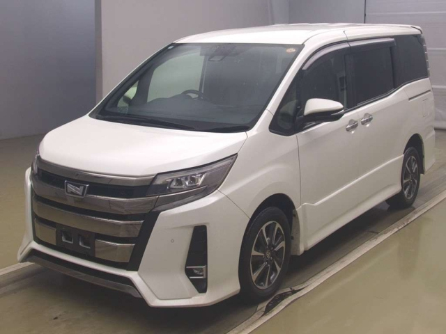 TOYOTA NOAH — фото