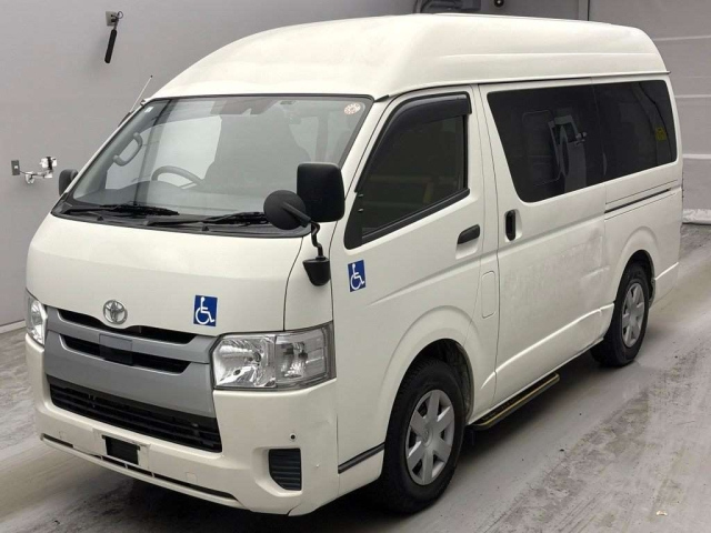 TOYOTA HIACE — фото