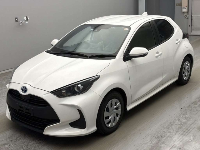 TOYOTA YARIS — фото