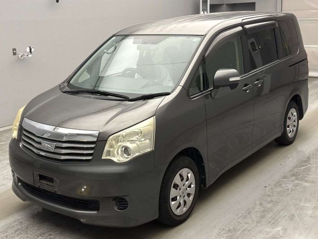 TOYOTA NOAH — фото