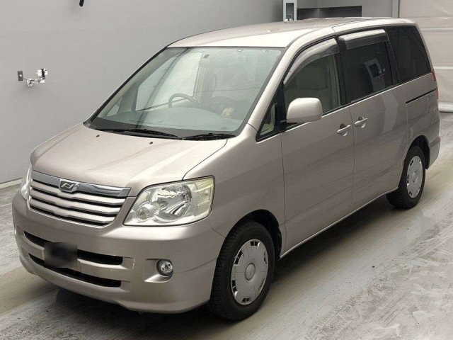 TOYOTA NOAH — фото