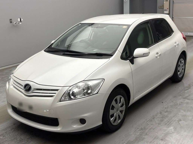 TOYOTA AURIS — фото