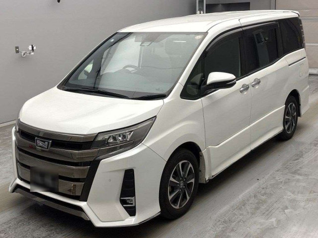 TOYOTA NOAH — фото