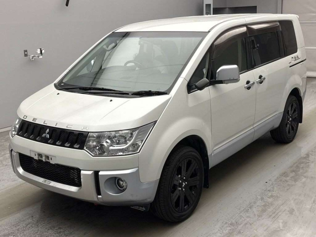 MITSUBISHI DELICA — фото