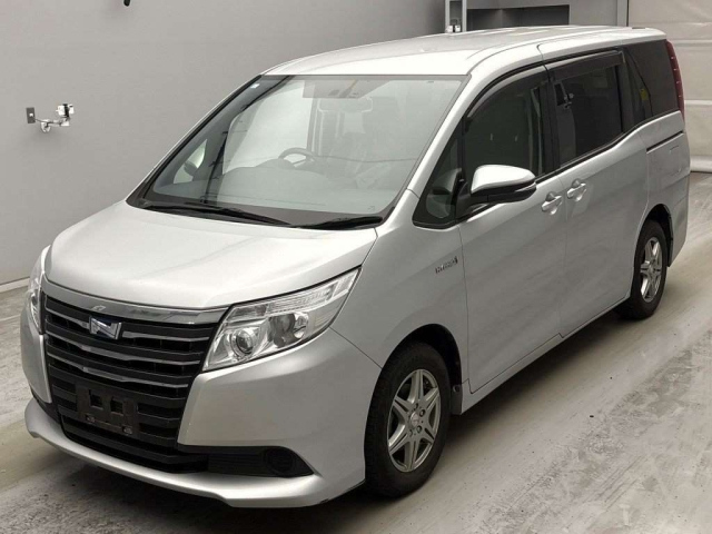 TOYOTA NOAH — фото