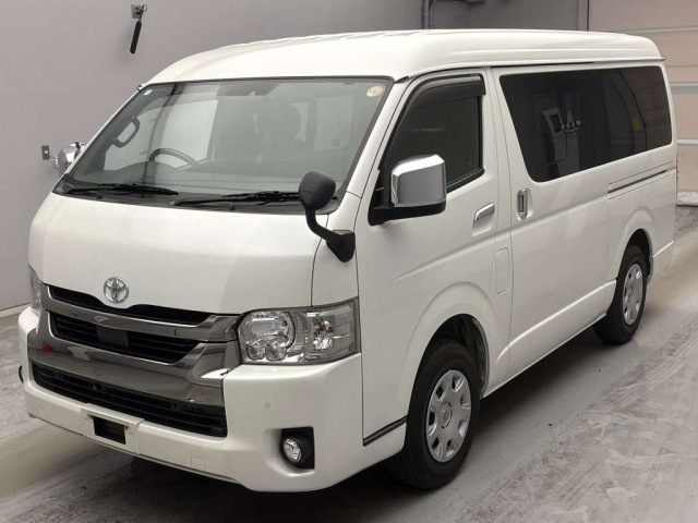 TOYOTA HIACE — фото